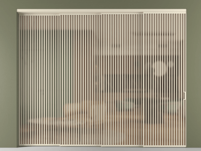 Алюминевая перегородка vn4_06_ Алюминий бежево-серый Сатинированное оранжевое стекло, триплекс, 6мм. Цвет Алюминий бежево-серый. Материал Алюминий в эмали. Коллекция Перегородка Formato внутри проёма телескопик синхро 3. Картинка.